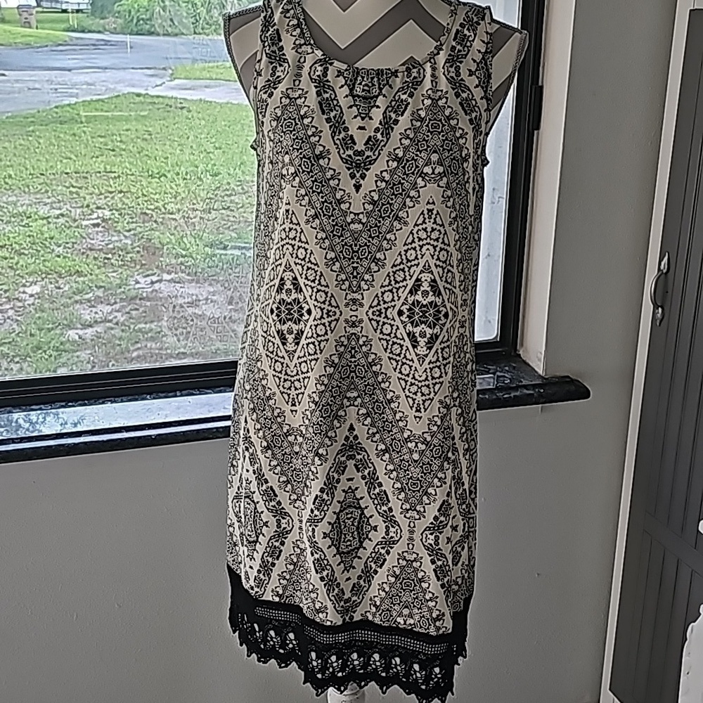 Maurices black & white sleeveless dress size medium NWT